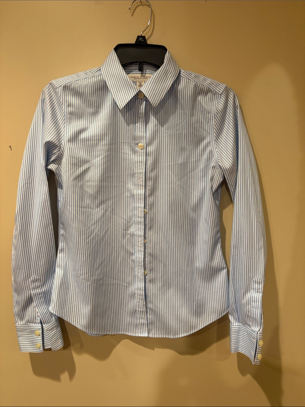 Banana Republic Light Blue & White Pinstripe Dress Shirt Non-Iron